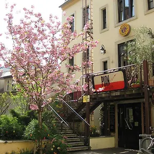 Louise 20 Hostal