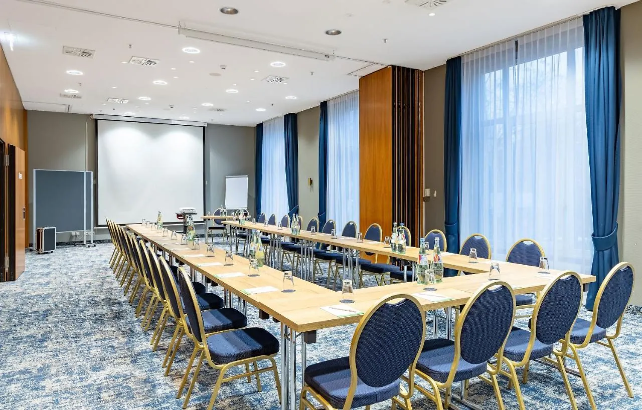 Mightytwice Hotel דרזדן 4*,
